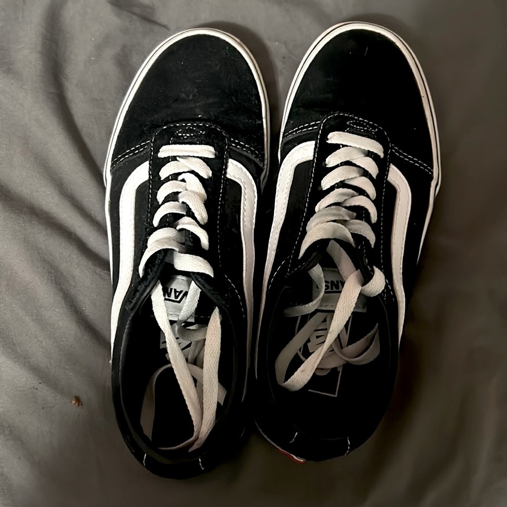 black and white van sneakers